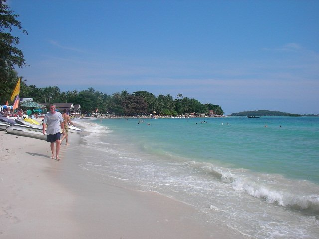 things to do in koh samui: Party at Chaweng Beach